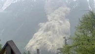 Blatten, crolla un ghiacciaio in Svizzera: villaggio travolto dalla frana