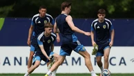 McTominay si allena: aveva viaggiato da solo per problemi di stomaco. Stanotte c’è Scozia-Haiti