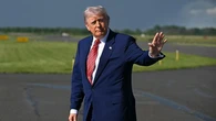 Trump licenzia via mail almeno 100 funzionari del Consiglio di sicurezza nazionale: “Scrivanie libere entro mezz’ora”