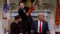 Trump-Zelensky visto da Saturday Night Live, irrompe Musk: "Donald, che ci fai nel mio ufficio?