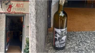 Finta molotov con la foto del duce davanti a un circolo Arci: “Italiani si nasce, non si diventa”