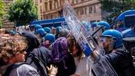 Scontri con la polizia al corteo studentesco su natalità e aborto: “Pestati senza motivo”