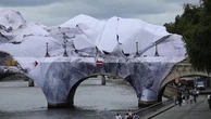 Parigi, il maltempo danneggia l'installazione artistica temporanea di JR sul Pont-Neuf