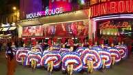 Parigi, il Moulin Rouge inaugura le nuove pale con un can-can in strada