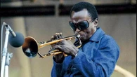 Miles Davis, il centenario di un genio tra libri e metamorfosi musicali