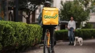 Rider sfruttati, controllo giudiziario per Foodinho-Glovo: “Paghe sotto la soglia di povertà”