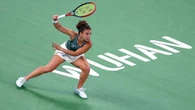 Tennis, Jasmine Paolini batte per la prima volta Iga Swiatek e va in semifinale a Wuhan