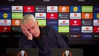 La domanda del giornalista turco lo annoia: Mourinho "si addormenta" e russa
