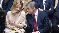 Sondaggi politici, Calenda vicino a Meloni fa crescere il centro. Podio leghista per i governatori