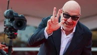 Gianfranco Rosi premiato per “Sotto le nuvole”: “Il documentario è un avamposto di resistenza”