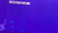 Milano, piccolo incidente per il rapper Guè: cade in una botola durante il concerto al forum
