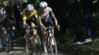 Giro, Del Toro fa esplodere la corsa sugli sterrati e va in rosa. A Siena vince Van Aert