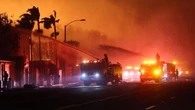 Incendi a Los Angeles uccisero 12 persone, arrestato un sospettato: “È un autista Uber”. Rischia la pena di morte