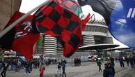 Derby, nove tifosi milanisti senza biglietto provano a forzare i tornelli di San Siro per entrare: Daspo di un anno