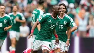 Messico, subito festa: 2-0 al Sudafrica. La partita inaugurale dei Mondiali finisce con tre espulsi