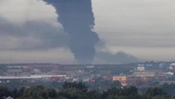 Russia, attacco ucraino con oltre 400 droni: colonne di fumo nella periferia di Mosca