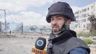 Libano, giornalista ferito in diretta dall'esplosione di un drone israeliano: il momento del raid