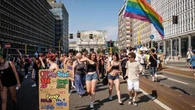 Al via il Pride di Milano, c’è anche Elly Schlein: “L’omotransfobia ha ucciso Mirko”