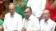 Camera, il M5s si veste da bandiera palestinese: "Su Gaza vi siete voltati dall'altra parte"
