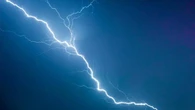 Il maltempo si abbatte sull’Italia: piogge, fulmini, allerta arancione. E temperature in picchiata