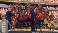 Mondiali: Trump consola Messi, premia gli spagnoli e cerca di restare nella foto del trionfo