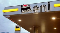 Eni, calano gli utili per mini-dollaro e prezzo del petrolio. Descalzi: “Alziamo le stime sul 2025”