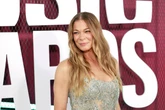 Country star LeAnn Rimes’ teeth fall out mid-concert