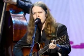 Billy Strings announces during show that his mother died hours earlier