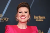 Kelly Clarkson reveals ex-manager told her to get a boob job