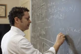Un algoritmo per lavorare meglio, l’ideatore Bemporad (Imt): «Definire l’AI pericolosa frena la ricerca» – L’intervista
