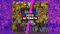 L’inesistente bandiera della Repubblica Popolare di Donetsk durante la partita tra Romania e Ucraina