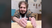 Nonna Natalina torna su TikTok dopo l’attacco hacker: il saluto ai fan (tra i quali anche Lady Gaga) con le tagliatelle – Il video