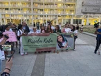 Un nuovo video su Kata dall’indagine parallela, la criminologa assunta dalla famiglia: i sospetti su due uomini con la bambina
