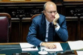 Il ministro Valditara e il preside del liceo Tasso: «Lascia per colpa dei genitori che vogliono comandare a scuola»