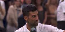 Wimbledon, Djokovic risponde al pubblico che lo ha fischiato: «Vi auguro buuuuonanotte» – Il video