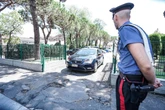 Crede che il figlio malato sia posseduto, lo porta legato dall’esorcista: arrestato un 68enne dopo l’allarme della moglie
