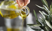 Olio d’oliva, l’extravergine aumentato del 130%. La previsione dei produttori: «Prezzi alti per i prossimi due anni»