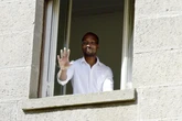 Rudy Guede, confermato il braccialetto elettronico e divieto di avvicinamento alla ex per le violenze. Lui sui social: «Si va avanti, a testa alta»