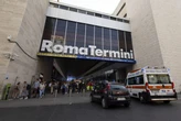 Roma, il turista caduto a Termini: «Se avessi avuto un infarto sarei morto, il 118 diceva sempre “arriviamo”»
