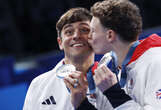 Il tuffatore inglese Tom Daley si ritira: «Quello di Parigi 2024 era il mio ultimo tuffo» – Il video