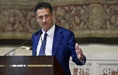 Arona, vince la Lega (che batte Forza Italia e FdI). Sale il deputato Gusmeroli, che esulta davanti ai colleghi di governo: «Vittoria straordinaria»