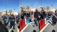 Ultima Generazione blocca la Maratona di Roma per sensibilizzare sulla siccità in Sicilia: «Lo Stato si prenda cura dei cittadini» – Il video