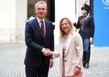 Meloni-Stoltenberg, il vertice a Roma: «Alleati degli Usa, ma la Nato ci dia una mano sul Nord Africa» – Il video