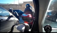 Elon Musk arriva ad Atreju con maxi scorta che blocca il traffico. L’ex Iena Enrico Lucci: «Pensavo avesse parcheggiato il razzo su Castel Sant’Angelo»