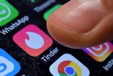 Roma, conosce un uomo su Tinder ma scopre che è un altro e la minaccia. Valanga di messaggi e chiamate anonime