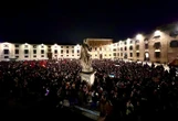 La lettera della prof ai ragazzi di Pisa: «Gli diciamo che stanno sempre sui social. Poi arrivano le manganellate»