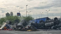 Piacenza, camion carico di acido travolge un’auto sull’A21: morto sul colpo il conducente, sette intossicati