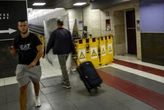 Roma, turista milanese cade dalle scale mobili a Termini. Tre ore in attesa dell’ambulanza