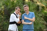 Un maschilista incinto del Messia, l’estinzione dell’uomo e l’amore senza etichette: arriva “Santocielo”, il nuovo film di Ficarra e Picone