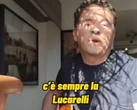 Mammuccari e la canzone per la giuria dove licenzia tutti (inclusa Selvaggia Lucarelli) per la prossima edizione di Ballando con le stelle – Il video